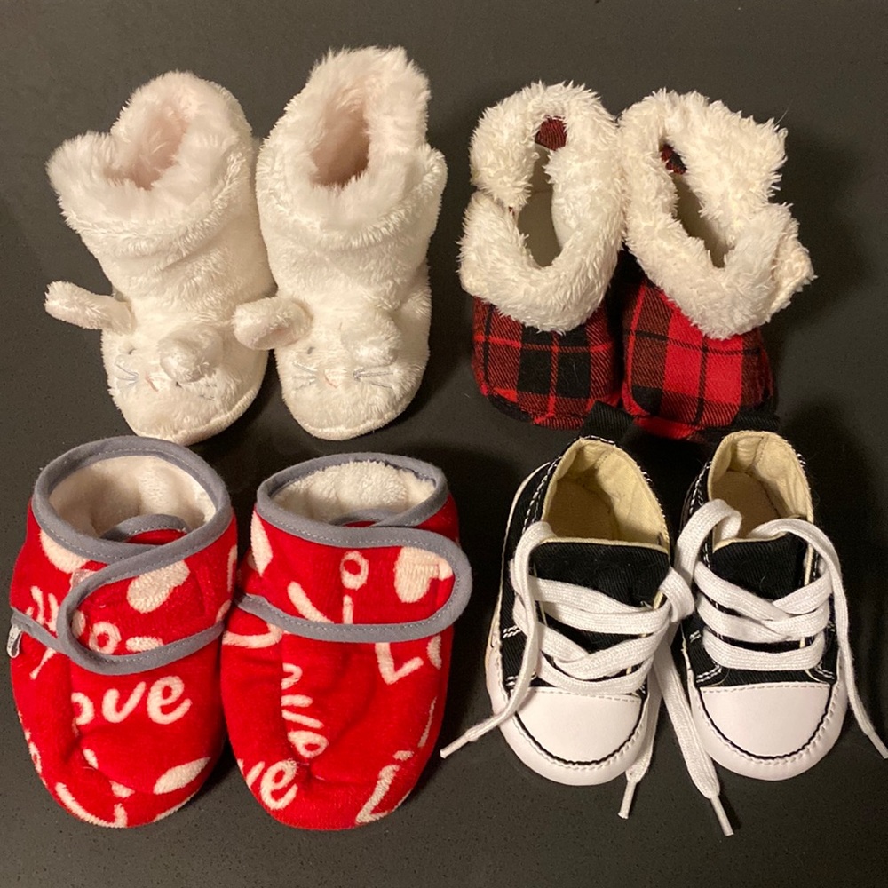 4 like-new pairs of crib shoes - size 2 or 0-6 mo.
